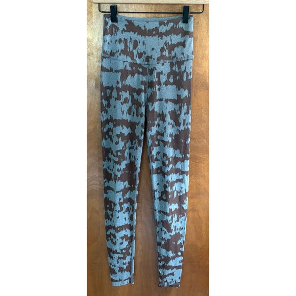 Beyond Yoga Blue Brown Tie Dye Buttery Soft High Rise Leggings 7/8 Gym Hiking - Picture 1 of 10